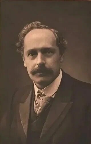 А вот и сам создатель карт Таро, Артур Уэйт!