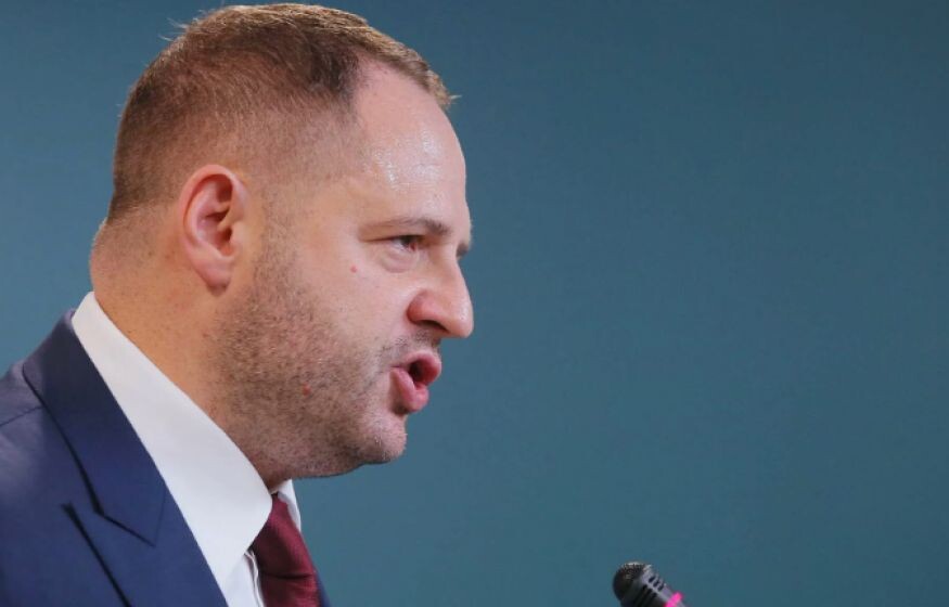    Ермак готовится отдать пол-Украины Путину: генерал ВСУ