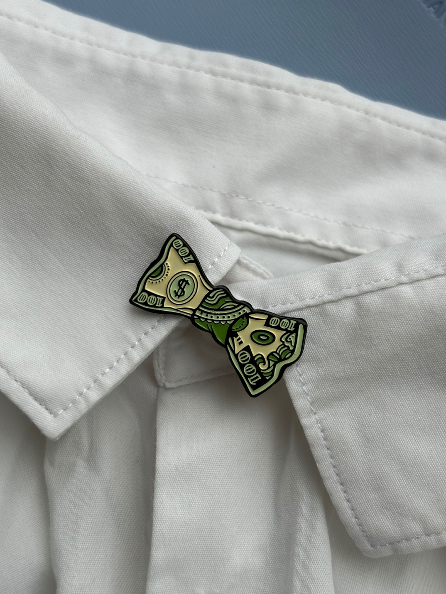 Значок галстук-бабочка 100 долларов, 360 руб.