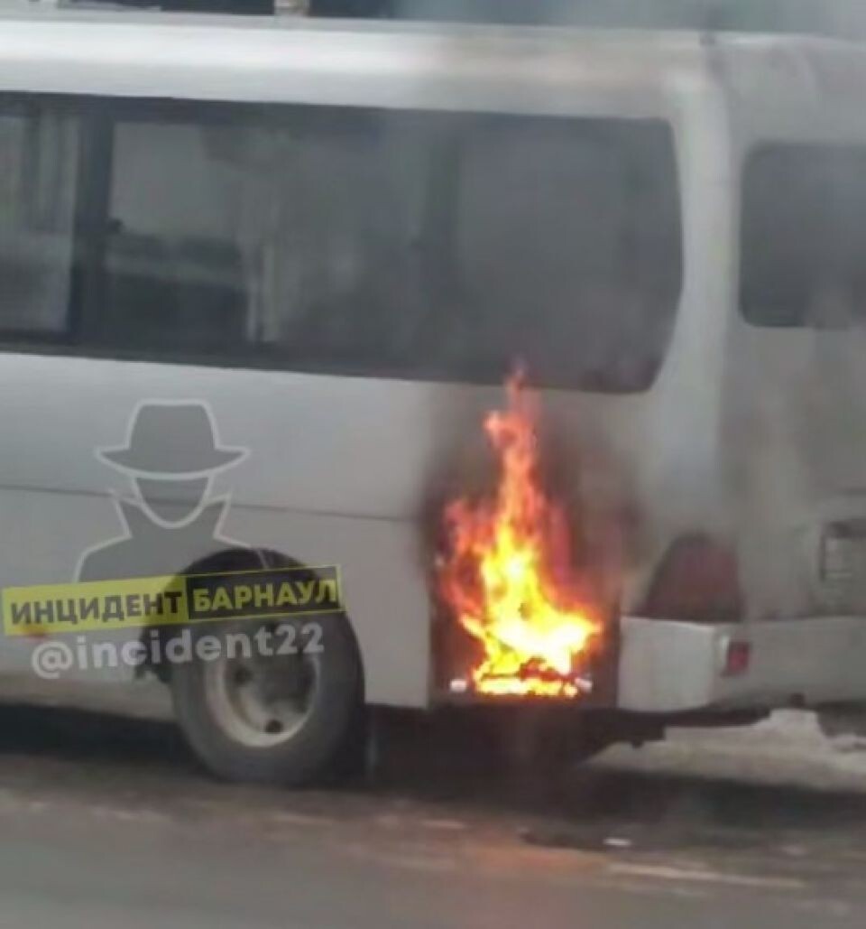    Пожар в автобусе. Источник: t.me/incident22