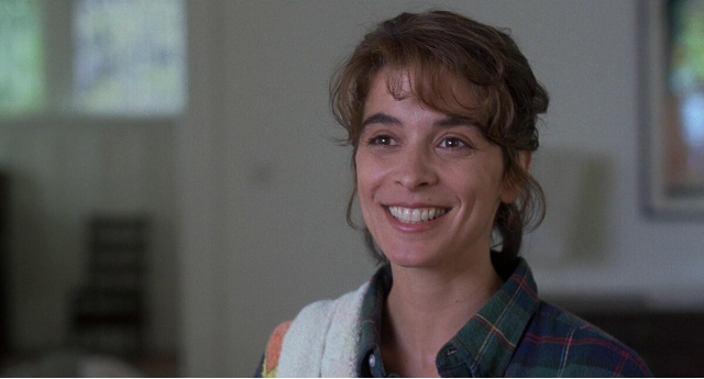 Кадр из фильма "Рука, качающая колыбель" (1992)