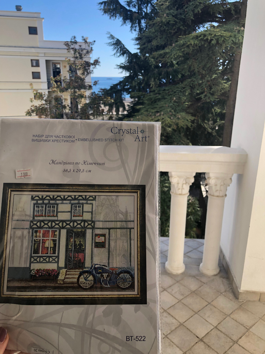 а из нашего окна даже набережная видна)))