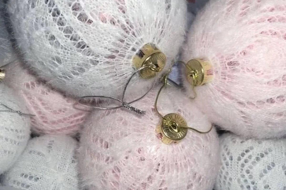    Пуховые шары из Оренбуржья украсят новогоднюю ёлку в Перевальске ЛНР