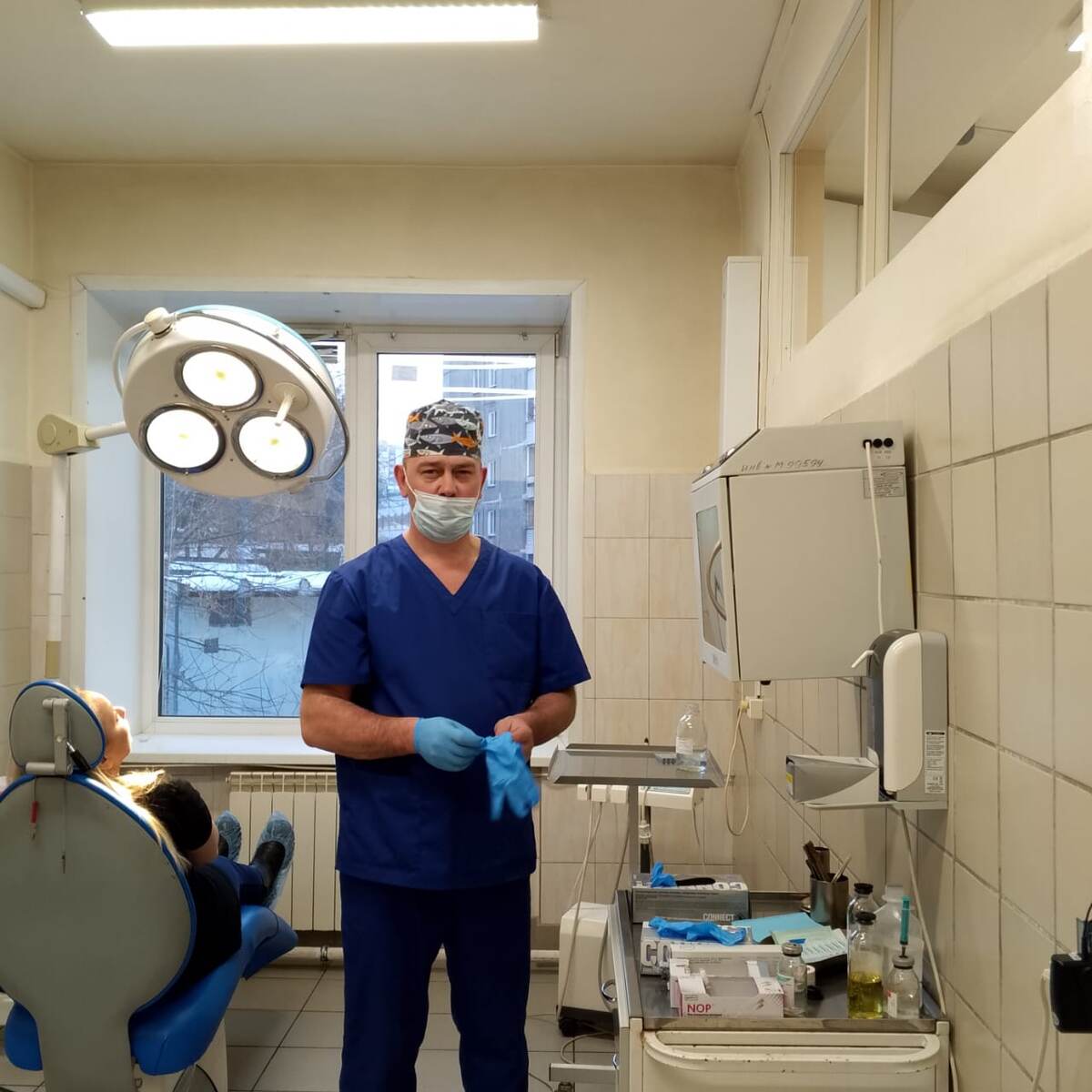 Фото автора. Зав. хирургическим отделением Куличенко Николай Васильевич на консультации