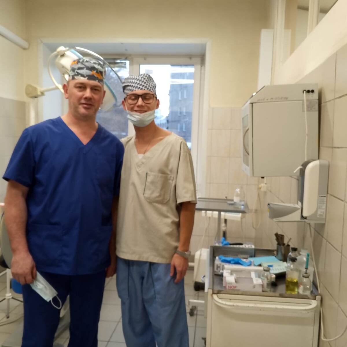 Фото автора.  Доктор Куличенко Н.В. и молодой врач Золотаев К.В. готовы к работе