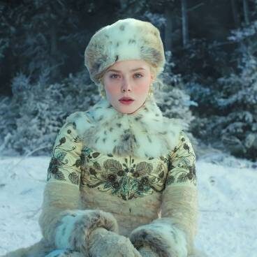 Актрисы Эль Фаннинг, Леди Гага (с Адамом Драйвером), Кира Найтли и Барбра Брыльска в fur hat outfit