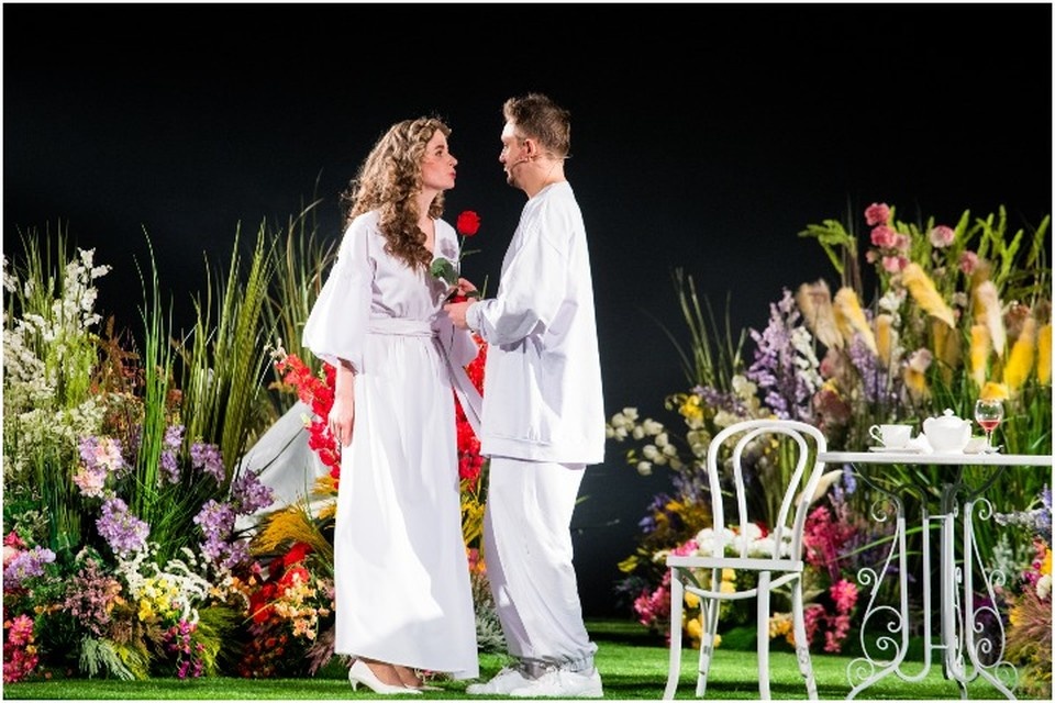    Кадр из спектакля «Трактирщица». Фото: Государственный русский драматический театр