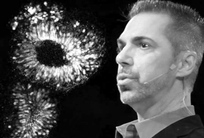 Роберт Ланца, доктор медицинских наук, считает, что жизнь и биология занимают центральное место в бытии, реальности и космосе — сознание создаёт Вселенную, а не наоборот.