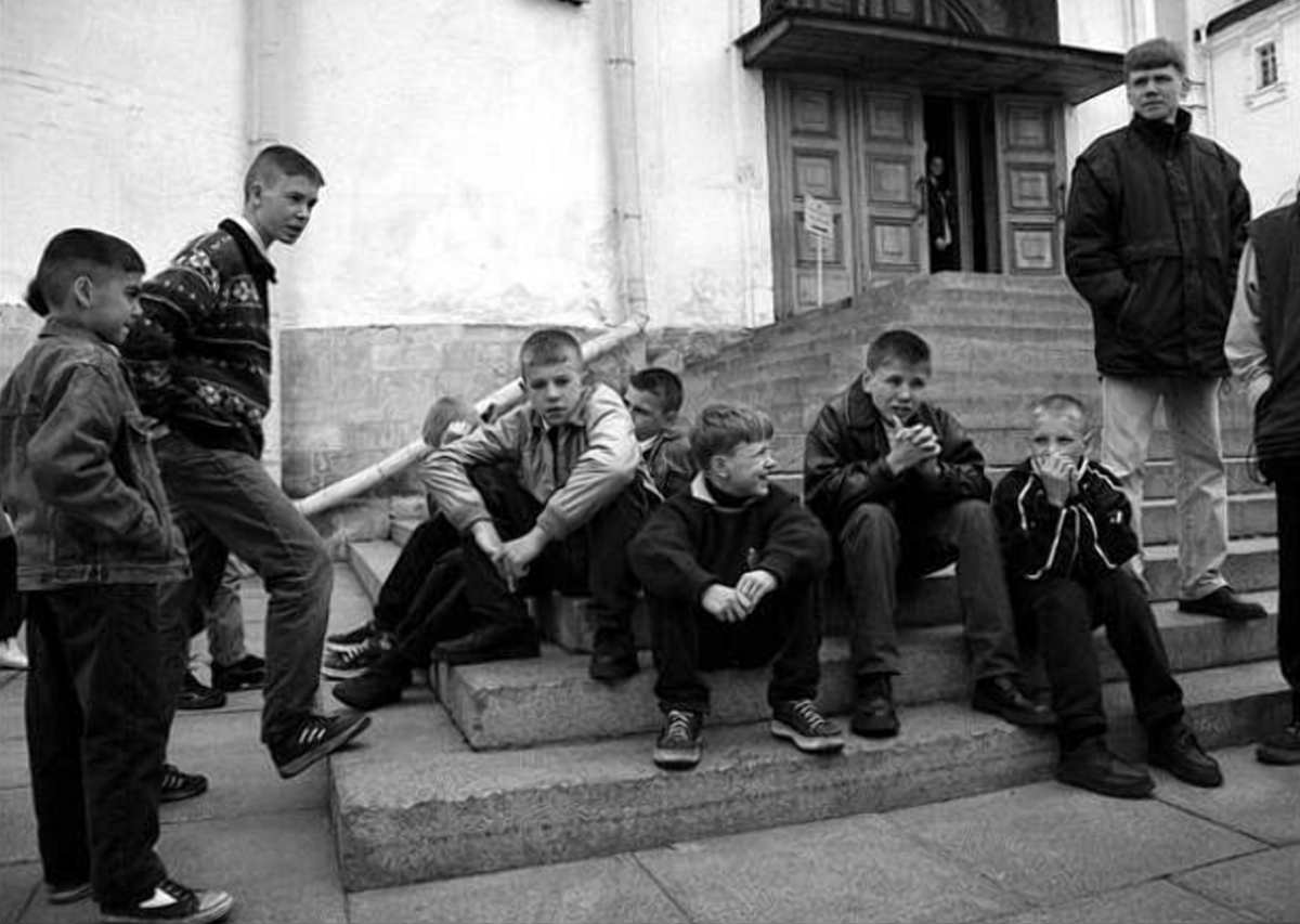 Дворовые хулиганы. Элайджа вуд хулиганы зеленой улицы. Дворовые гопники. Школьник хулиган. Дворовые хулиганы.