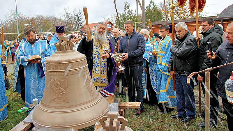    Колокольный перезвон нам о вечности напомнит
