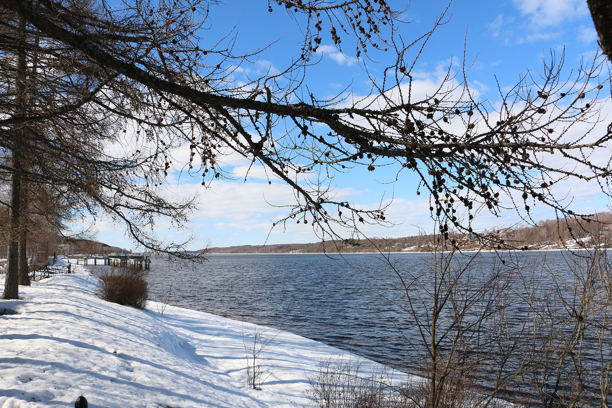 Март. Плёс. Волга