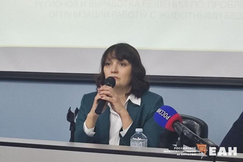    ЕАН / Оксана Набатчикова во время вступительной речи