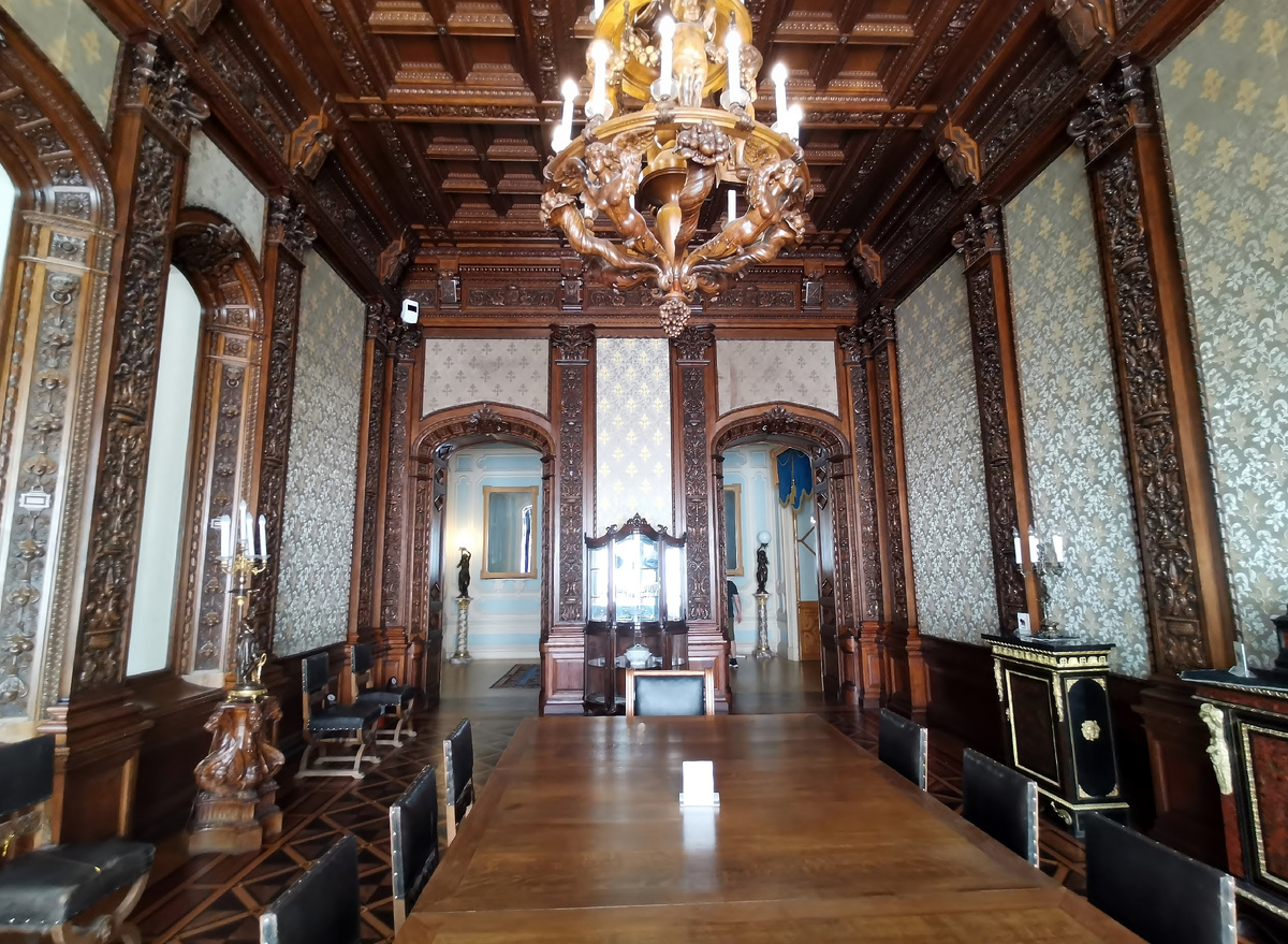 Дубовая столовая. Фото автора.     