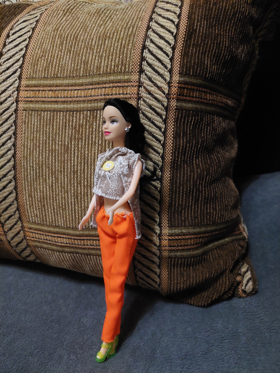 Алина и недавно пошитый наряд.