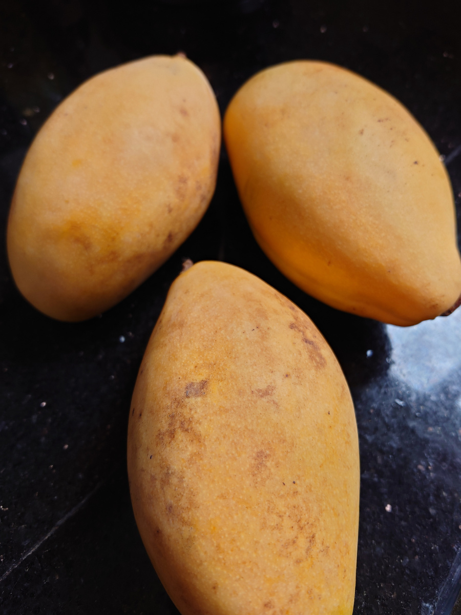 Желтое манго