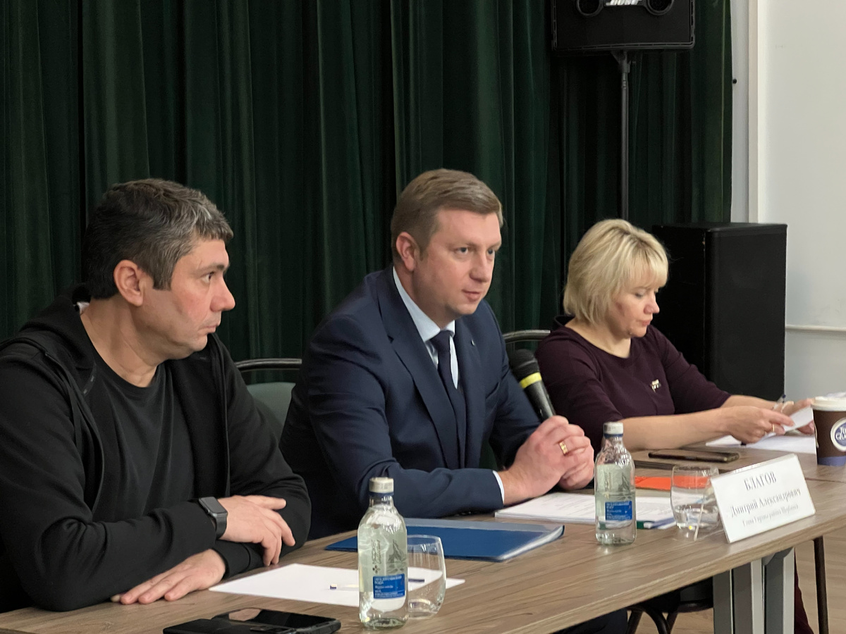 Глава управы Щербинка Д.А. Благов отвечает на вопросы Общественных советников