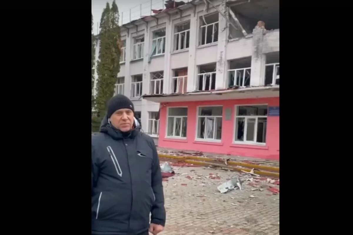    Глава Глушковского района Курской области показал разбитую обстрелами школу