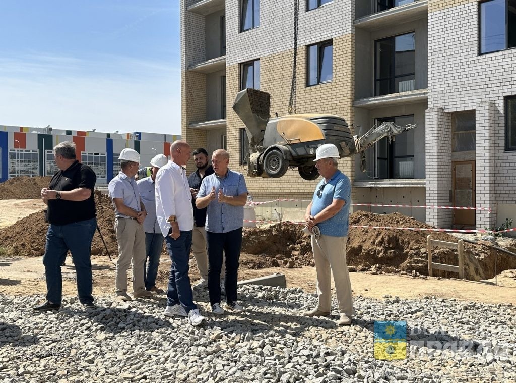 В Волжском активно возводят жильё📷    Волжский, сомасштабный человеку: главный архитектор города – о том, как соблюсти баланс между красотой и функциональностью
