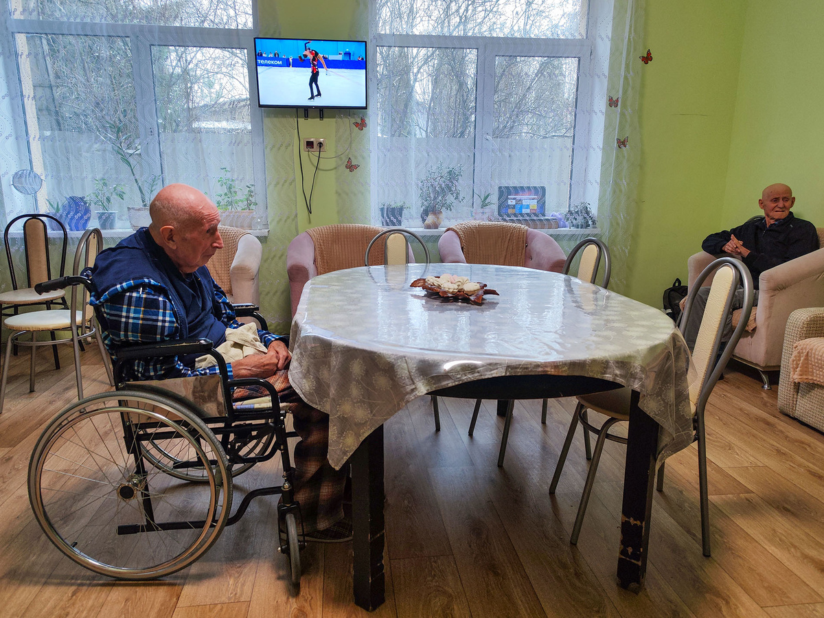 Гостинная в пансионате Ащерино сети «Друзья», вот-вот подадут чай