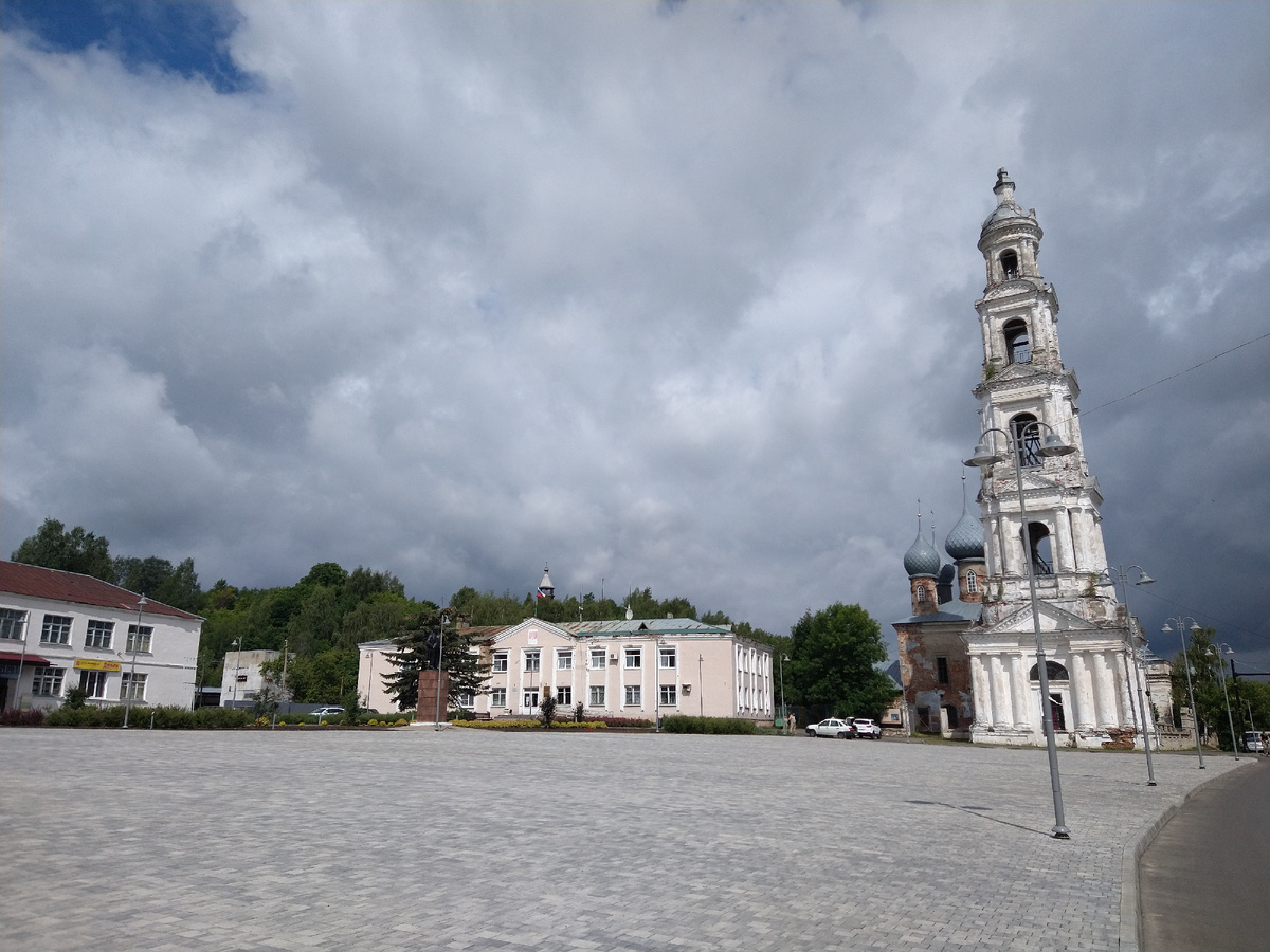 Вид на Георгиевскую площадь в сторону администрации