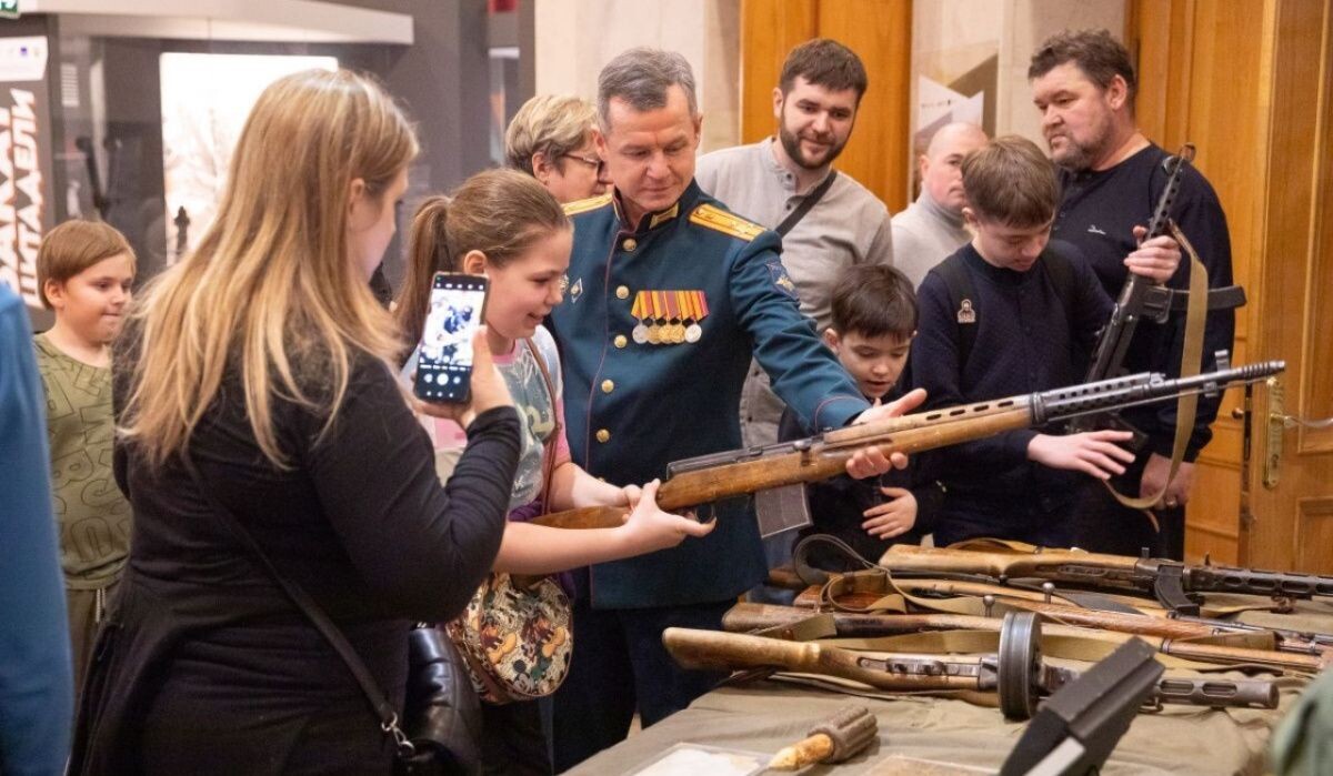     Выставка поискового объединения «Тризна». Источник: victorymuseum.ru Автор фото: Пресс-служба Музея Победы