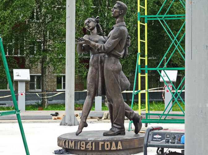 Журнальный проект под названием мемориальная обнаженная Самые неоднозначные и уродливые памятники в России Ритуалум - Изготовление памят