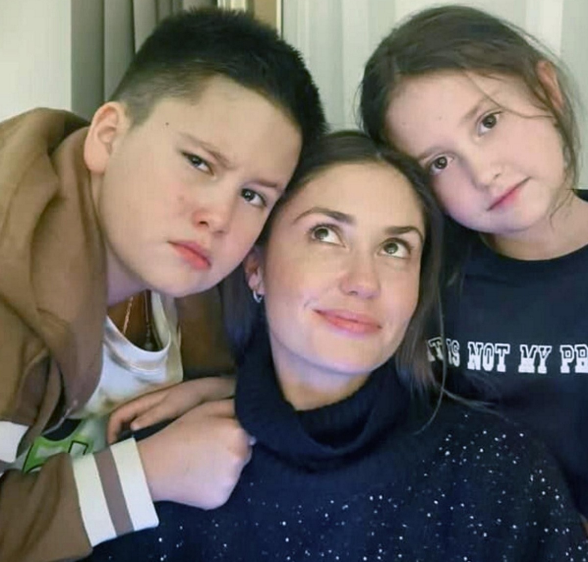 Агата Муцениеце с сыном Тимофеем и дочкой Мией. Фото: соцсети