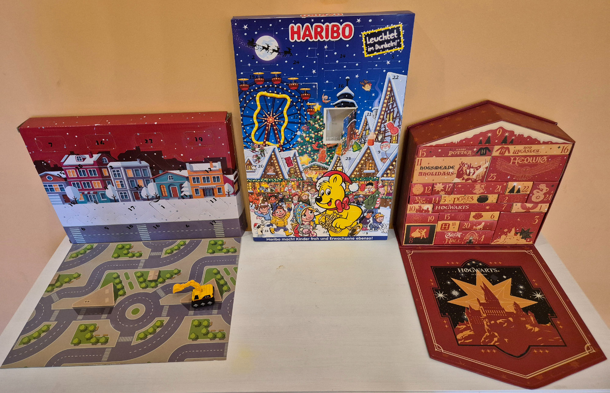 Выставили на консольный стол пока три: Колин, Ванин и мой