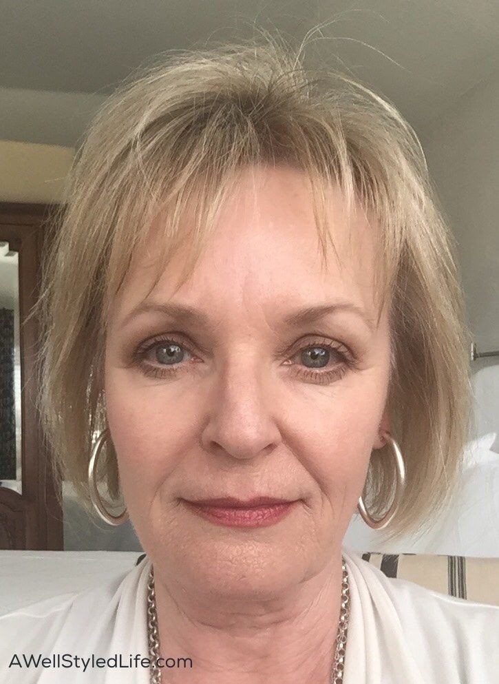 На мой взгляд здесь не хватает плотности в цвете и на чёлке. А вы как считаете?