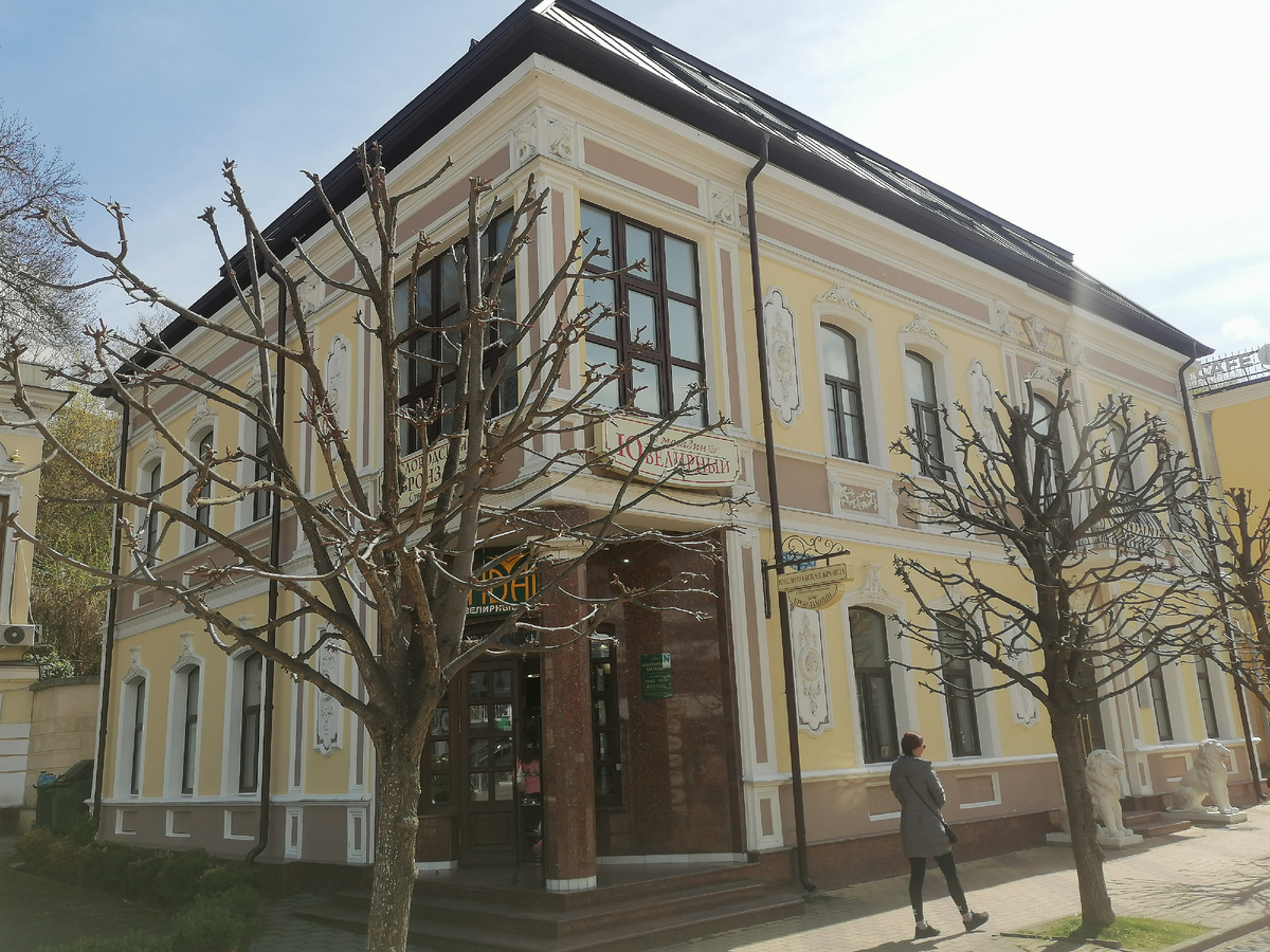 Бывший доходный дом К.Г. Мистрова.