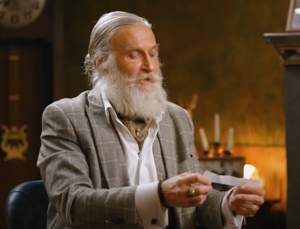 Вылитый старый граф. Скриншот из интервью @JuliaPrudko