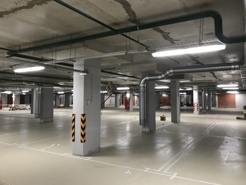 Рис. Пример парковки жилого комплекса комфорт класса, в которой инженерных систем так мало, что расположение техпомещений не сильно влияет на стоимость