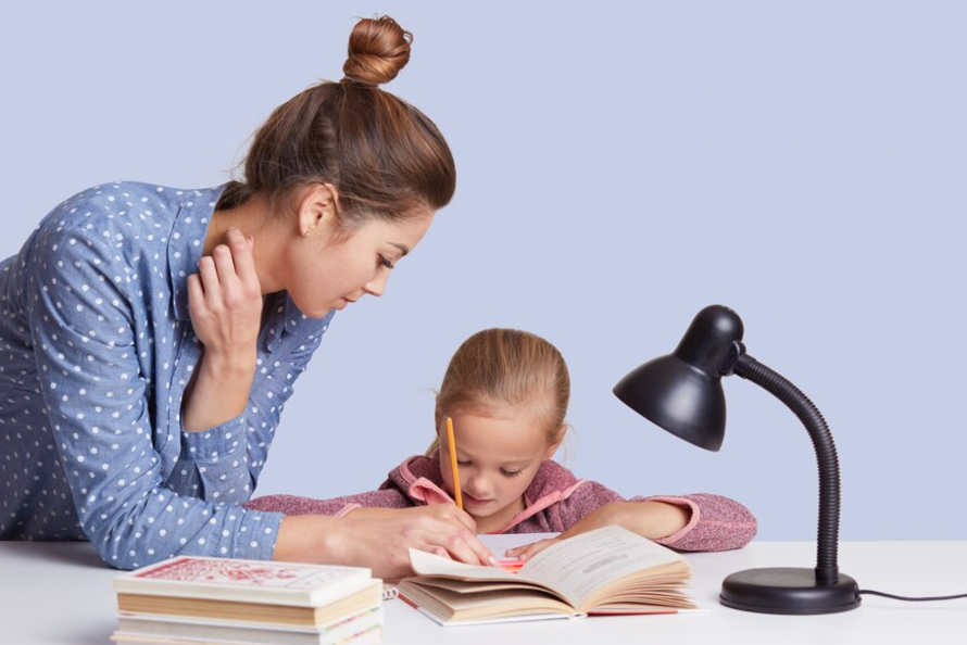 Дети не реагируют на ваши слова, если они расходятся с вашими действиями. Источник фото freepik.com