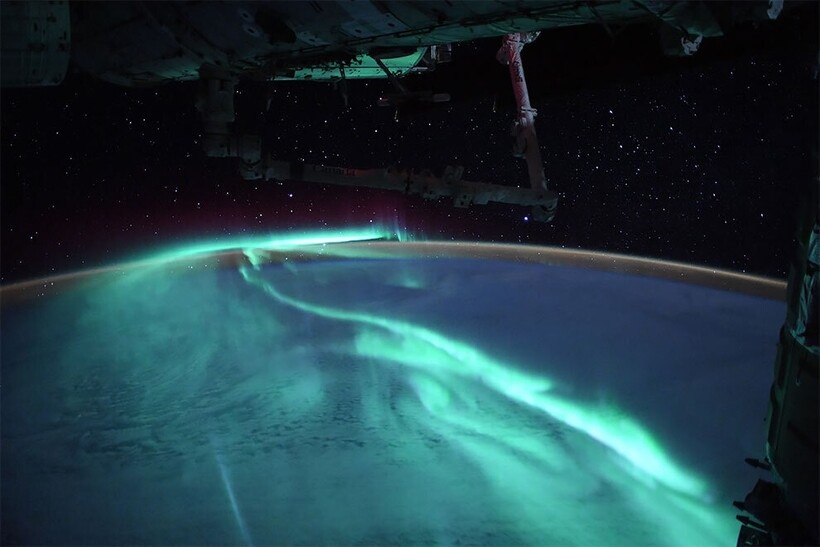    Как выглядит полярное сияние из космоса