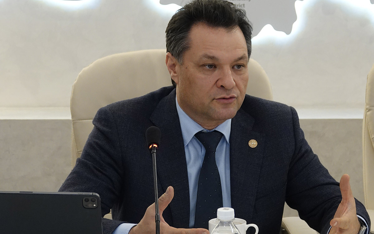 Рустем Нуриев: «Елабужский район занимает первое место в рейтинге социально-экономического развития среди районов Татарстана». Фото:  пресс-служба АИР