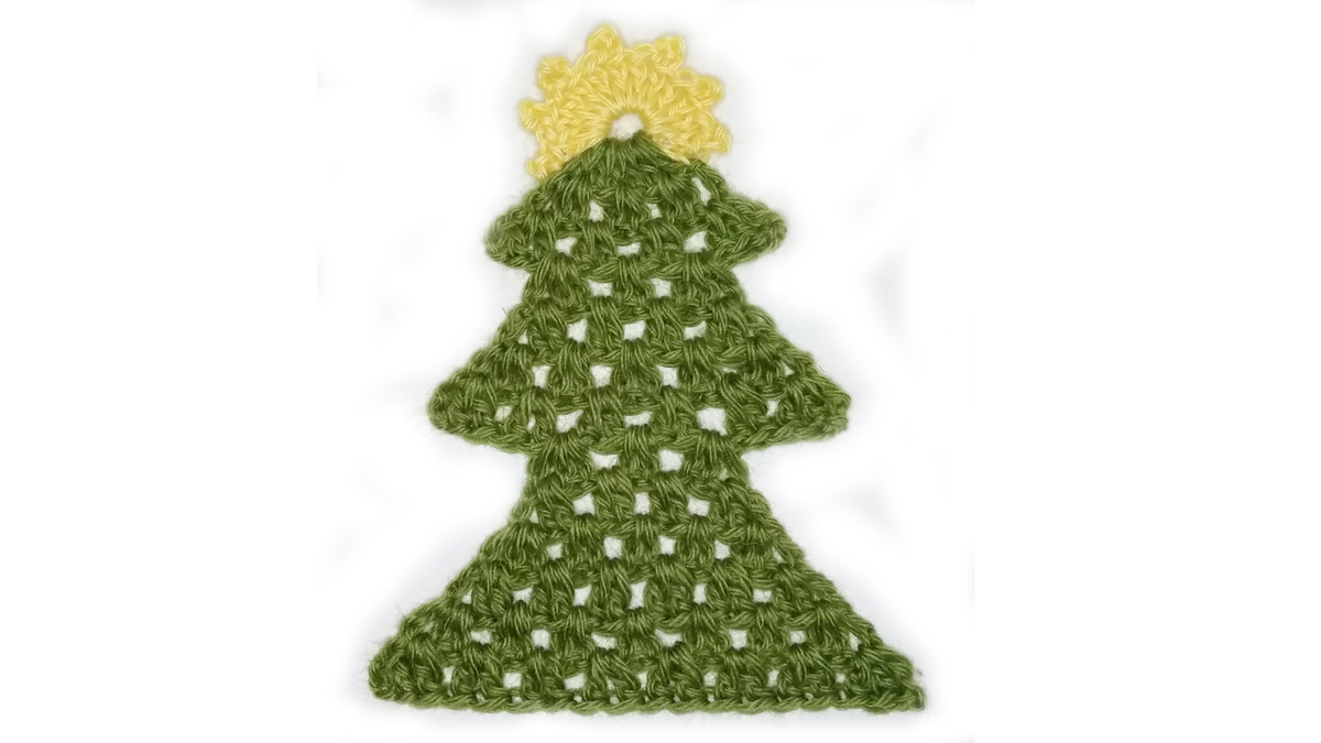 Вязаная ажурная ёлочка, связано крючком