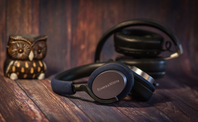 Лучшие накладные наушники в 2025 году