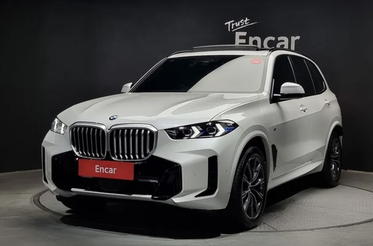 

Это рестайлинговый BMW X5 2024 года, который стоит 116 900 000 вон или же 8 533 700 рублей при курсе 1 KRW = 0,073 RUB

