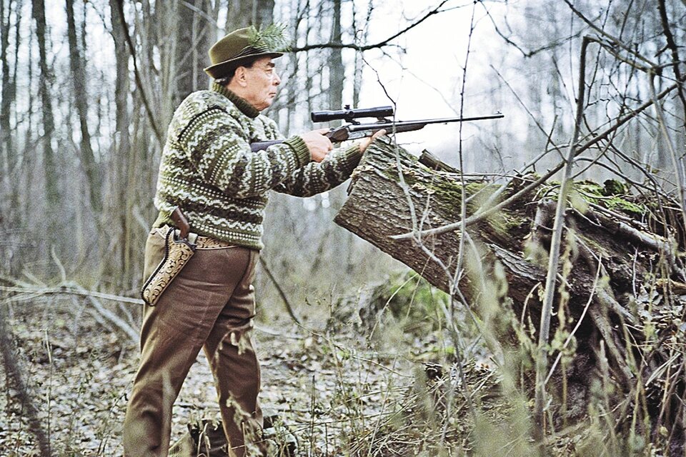 На охоте под Киевом в хозяйстве Залесье Брежнев обычно использовал тульский «Штуцер 10-09» с 9-кратным прицелом и горизонтальными стволами под патрон 9х53. Фото: Владимир МУСАЭЛЬЯН/ТАСС