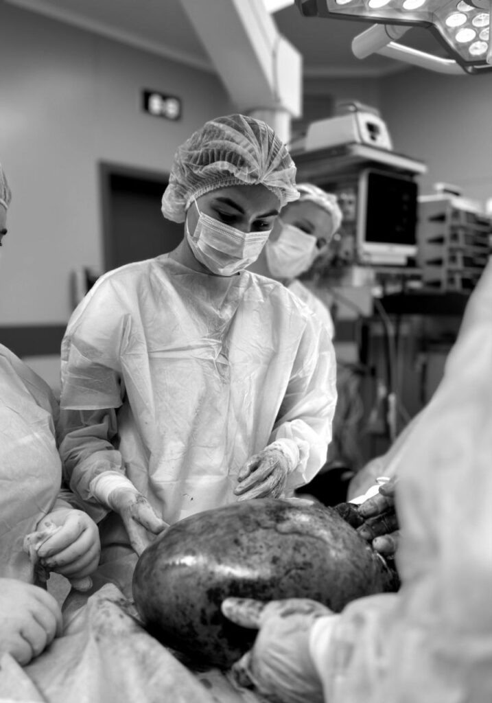     Оренбургские хирурги удалили у девочки-подростка восьмикилограммовую опухоль (18+) Оренбуржье
📷    Оренбургские хирурги удалили у девочки-подростка восьмикилограммовую опухоль (18+) Оренбуржье
