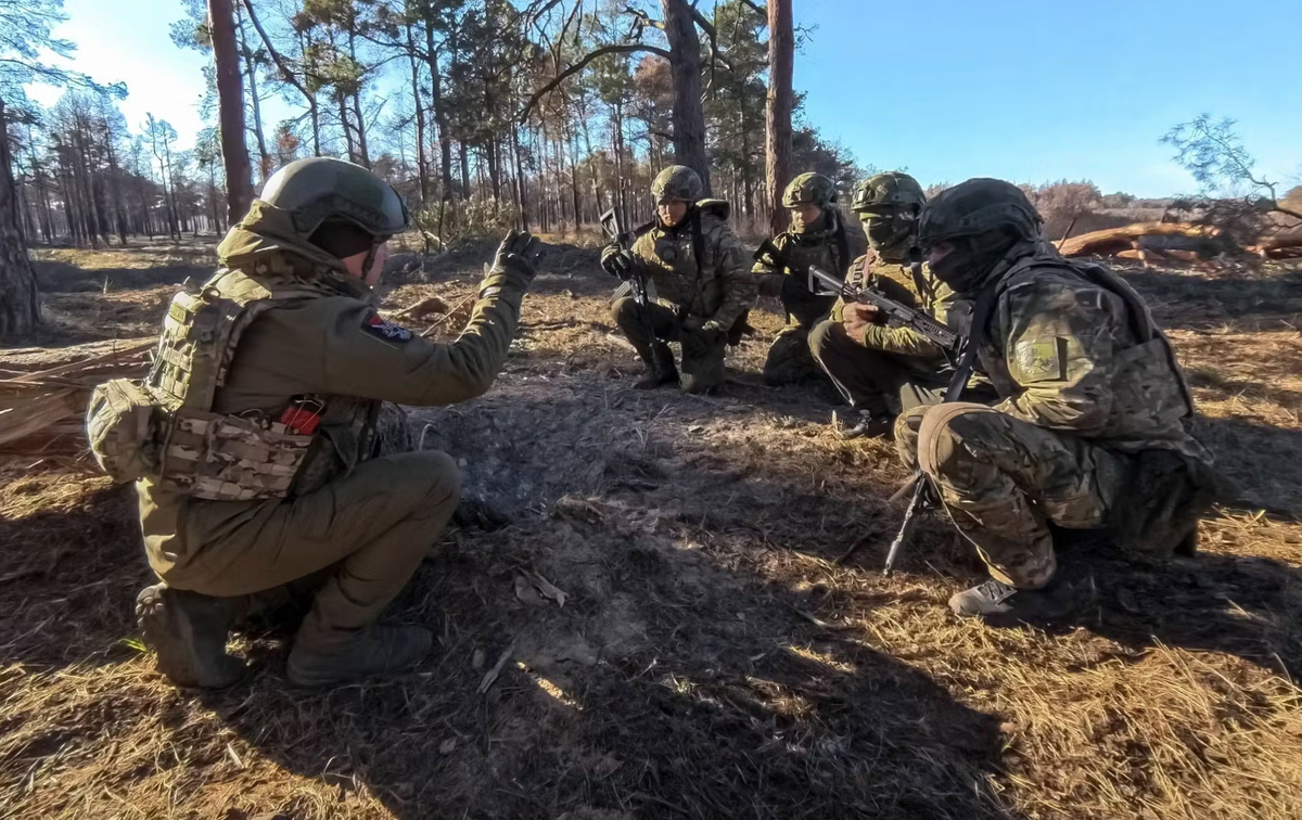 Российские солдаты в Херсонской области. Война на Украине продолжается уже 1010 дней - и всё больше усиливается © Imago