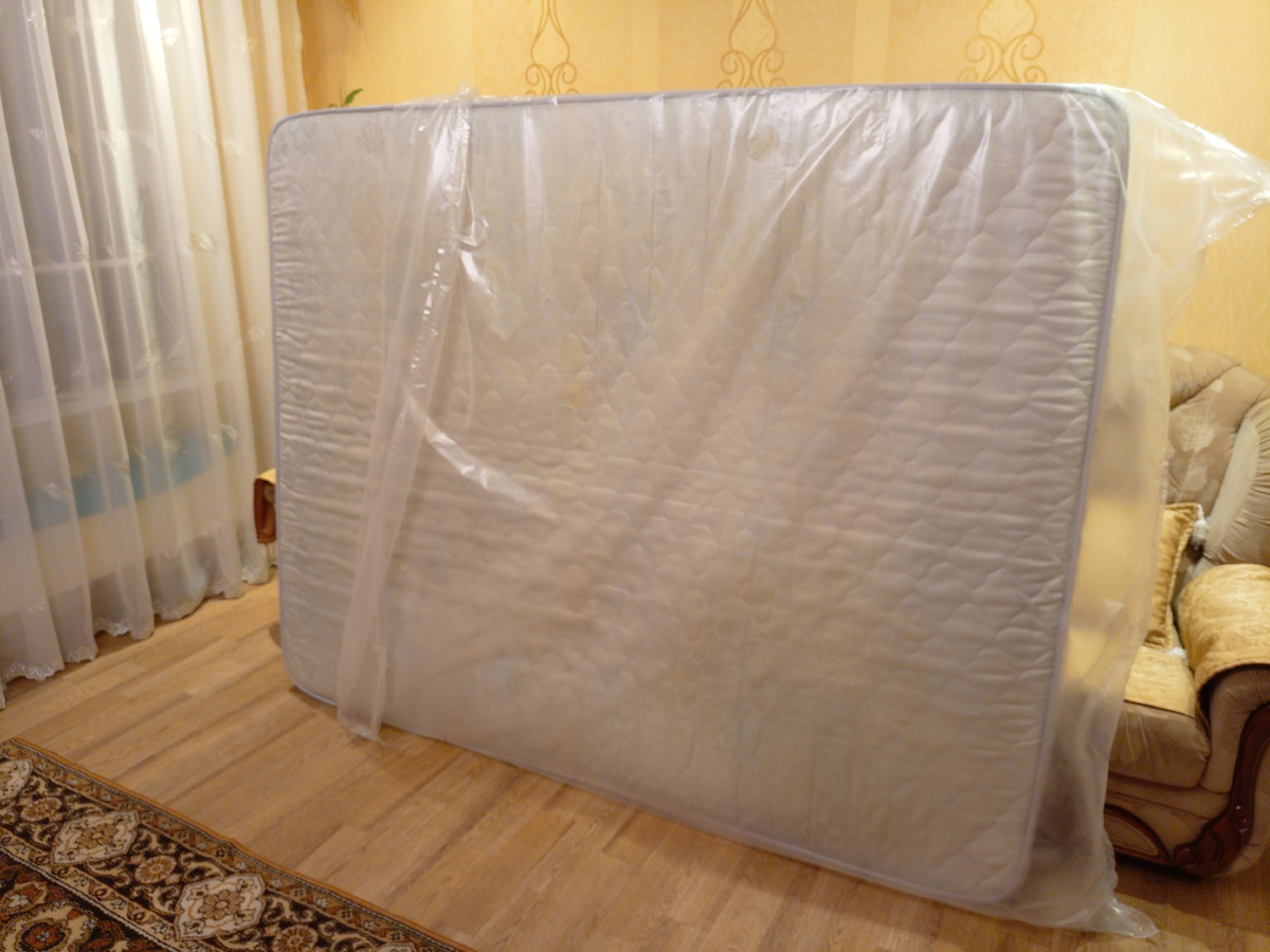 Фото в стиле ИА. Просто старый матрас 🥴