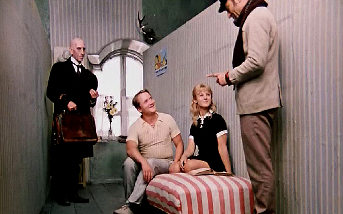 кадр из к/ф 12 стульев