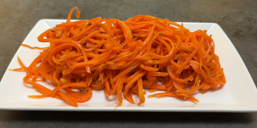 К Новому году морковь по-корейски не покупаю на рынке — готовлю сама