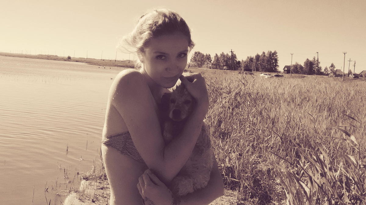 Алёна и уже подросший Микки. Фото от 9 июля 2018 г