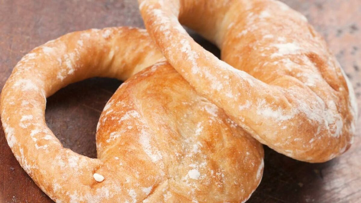 Не плачь, я куплю тебе калач: Московский, пухлый, как замочек от сердца:)