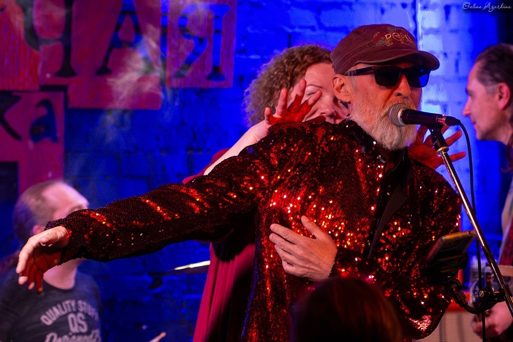 Сергей Писаревский и Варвара Сапожникова. "Бенефис Бороды".  24 мая, 2024. Фото из архива группы в ВК "Любители новосибирской группы ЖЕНЩИНА С БОРОДОЙ" 