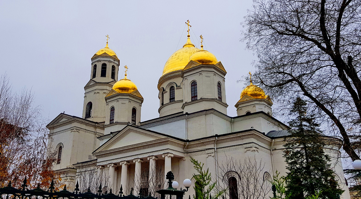 Кафедральный Александро-Невский собор в Симферополе