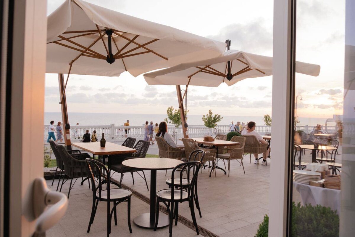 Блан де нуар, ул. Толстого, 27, Анапа, +7 989 777 22 20. Часы работы: 09:00-00:00. 