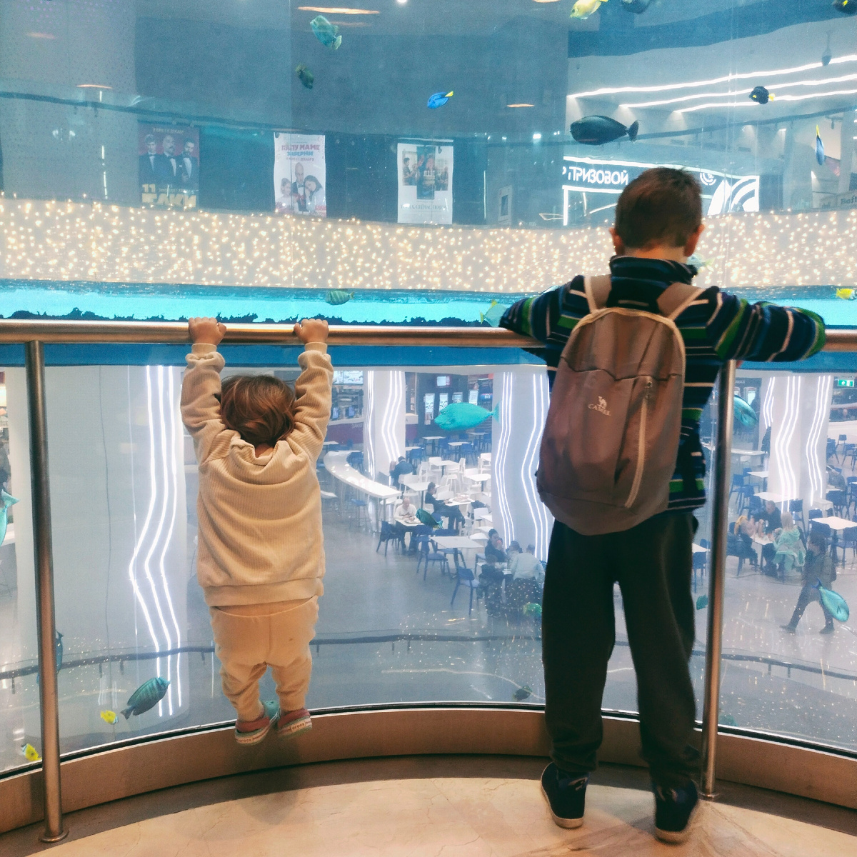 Мне и этих двоих сейчас - за глаза)))